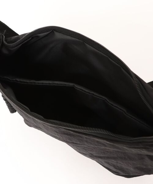 VIBGYOR（ヴィブジョー）の「urbanfemine./大容量 シンプルミニショルダーバッグ U7497（ショルダーバッグ・レディース・ブラック/カーキ/グレー/ベージュ・FREE）」の9枚目の写真