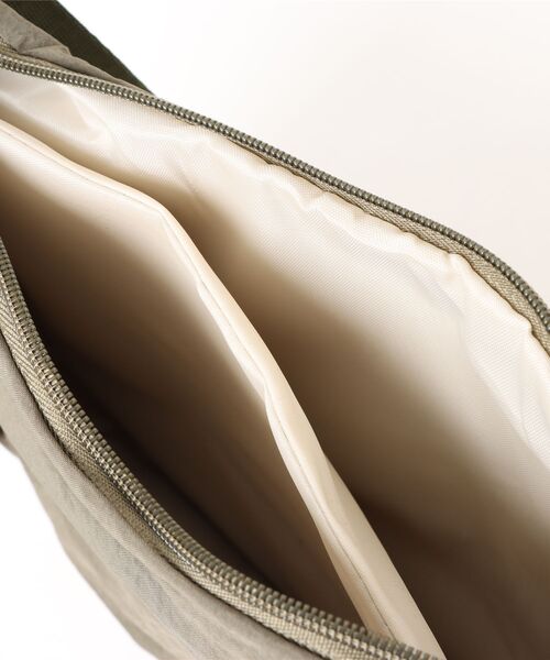 VIBGYOR（ヴィブジョー）の「urbanfemine./大容量 シンプルミニショルダーバッグ U7497（ショルダーバッグ・レディース・ブラック/カーキ/グレー/ベージュ・FREE）」の21枚目の写真