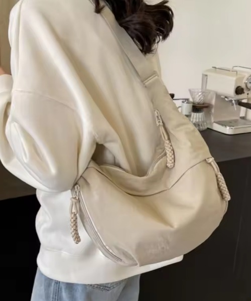 VIBGYOR（ヴィブジョー）の「urbanfemine./大容量 シンプルミニショルダーバッグ U7497（ショルダーバッグ・レディース・ブラック/カーキ/グレー/ベージュ・FREE）」の3枚目の写真