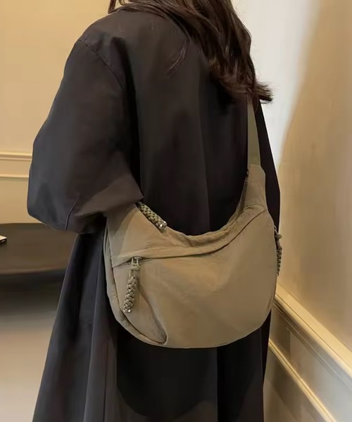 VIBGYOR（ヴィブジョー）の「urbanfemine./大容量 シンプルミニショルダーバッグ U7497（ショルダーバッグ・レディース・ブラック/カーキ/グレー/ベージュ・FREE）」の4枚目の写真