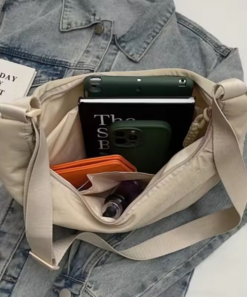 VIBGYOR（ヴィブジョー）の「urbanfemine./大容量 シンプルミニショルダーバッグ U7497（ショルダーバッグ・レディース・ブラック/カーキ/グレー/ベージュ・FREE）」の20枚目の写真