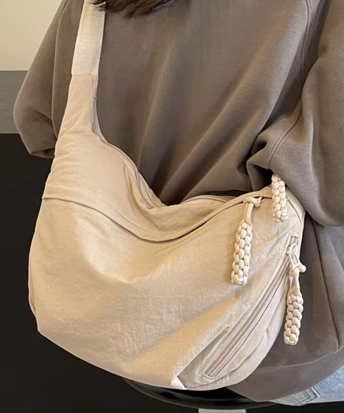 VIBGYOR（ヴィブジョー）の「urbanfemine./大容量 シンプルミニショルダーバッグ U7497（ショルダーバッグ・レディース・ブラック/カーキ/グレー/ベージュ・FREE）」の19枚目の写真