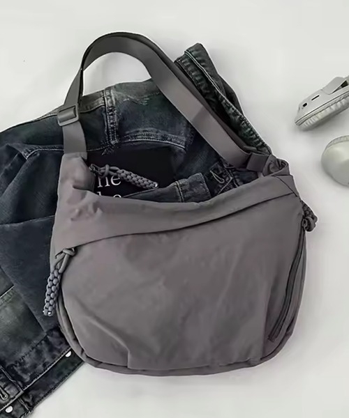 VIBGYOR（ヴィブジョー）の「urbanfemine./大容量 シンプルミニショルダーバッグ U7497（ショルダーバッグ・レディース・ブラック/カーキ/グレー/ベージュ・FREE）」の16枚目の写真