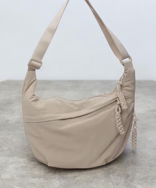 VIBGYOR（ヴィブジョー）の「urbanfemine./大容量 シンプルミニショルダーバッグ U7497（ショルダーバッグ・レディース・ブラック/カーキ/グレー/ベージュ・FREE）」の15枚目の写真