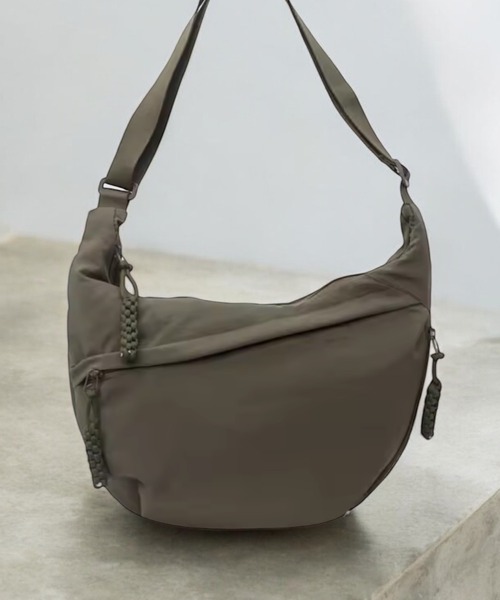 VIBGYOR（ヴィブジョー）の「urbanfemine./大容量 シンプルミニショルダーバッグ U7497（ショルダーバッグ・レディース・ブラック/カーキ/グレー/ベージュ・FREE）」の13枚目の写真