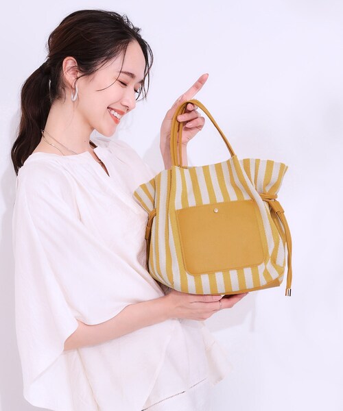 SHOO・LA・RUE(シューラルー)の「【2WAY】素材コンビトートバッグ(トートバッグ・レディース・ベージュ/イエロー系2/ネイビー系2・00)」の1枚目の写真