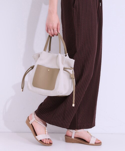 SHOO・LA・RUE(シューラルー)の「【2WAY】素材コンビトートバッグ(トートバッグ・レディース・ベージュ/イエロー系2/ネイビー系2・00)」の2枚目の写真