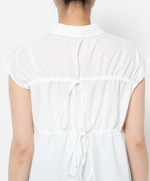 LOWRYS FARM（ローリーズファーム）の「バックリボンシャツＳＳ　572747（シャツ/ブラウス・レディース・ダークブラウン/ベージュ/ホワイト・FREE）」の6枚目の写真