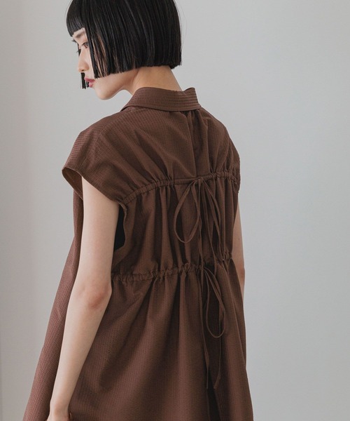 LOWRYS FARM（ローリーズファーム）の「バックリボンシャツＳＳ　572747（シャツ/ブラウス・レディース・ダークブラウン/ベージュ/ホワイト・FREE）」の21枚目の写真