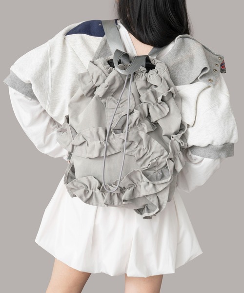 Casselini（キャセリーニ）の「Casselini(キャセリーニ)フリルナップサック（バックパック/リュック・レディース・シルバー/グレー/ブラック・FREE）」の6枚目の写真