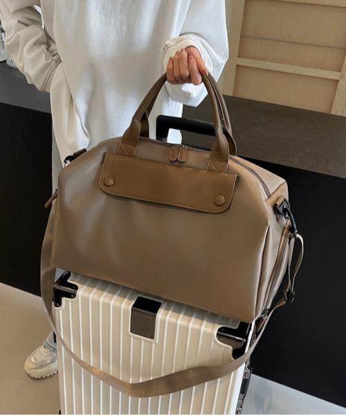 FREE STYLISTS（フリー スタイリスト）の「【2WAY】大容量 レザービッグサイズトラベルボストンバッグ/ショルダーバッグ（ボストンバッグ・レディース・グレー/ブラック・FREE）」の2枚目の写真