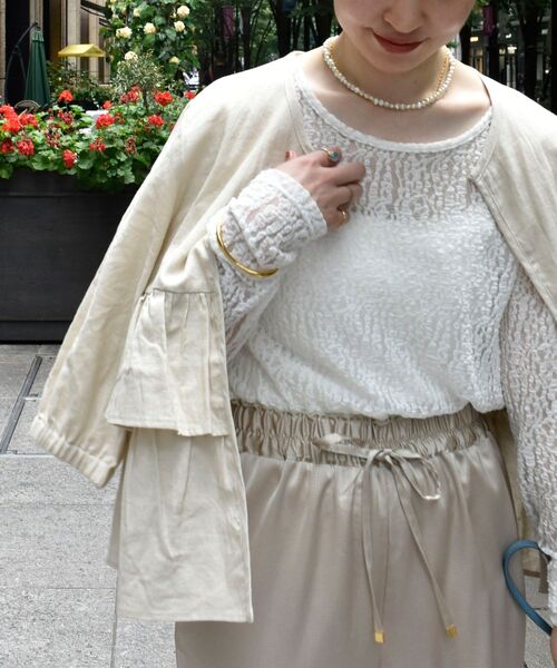 le.coeur blanc(ルクールブラン)の「《手洗い可能》ストレッチレースクルーネックカットソー(Tシャツ/カットソー・レディース・ブラック/オフホワイト・38)」の2枚目の写真