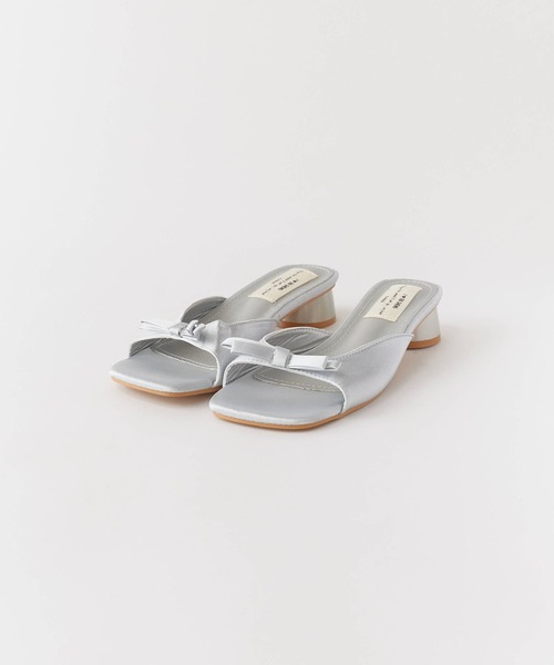 Chick(チック)の「Low-heeled sandals with ribbon / リボン付き ローヒールサンダル 秋物 秋服 2026年秋冬(サンダル・レディース・アイボリー/ブラック/シルバー・35/36/37/38)」の3枚目の写真