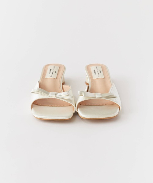 Chick(チック)の「Low-heeled sandals with ribbon / リボン付き ローヒールサンダル 秋物 秋服 2026年秋冬(サンダル・レディース・アイボリー/ブラック/シルバー・35/36/37/38)」の4枚目の写真