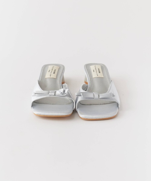 Chick(チック)の「Low-heeled sandals with ribbon / リボン付き ローヒールサンダル 秋物 秋服 2026年秋冬(サンダル・レディース・アイボリー/ブラック/シルバー・35/36/37/38)」の6枚目の写真