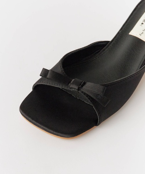 Chick(チック)の「Low-heeled sandals with ribbon / リボン付き ローヒールサンダル 秋物 秋服 2026年秋冬(サンダル・レディース・アイボリー/ブラック/シルバー・35/36/37/38)」の7枚目の写真
