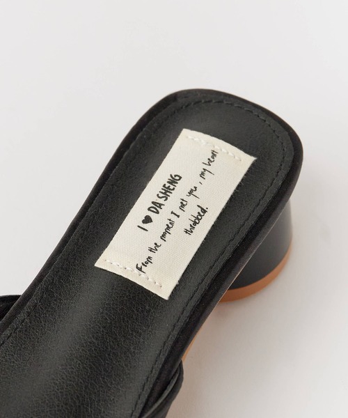 Chick(チック)の「Low-heeled sandals with ribbon / リボン付き ローヒールサンダル 秋物 秋服 2026年秋冬(サンダル・レディース・アイボリー/ブラック/シルバー・35/36/37/38)」の8枚目の写真