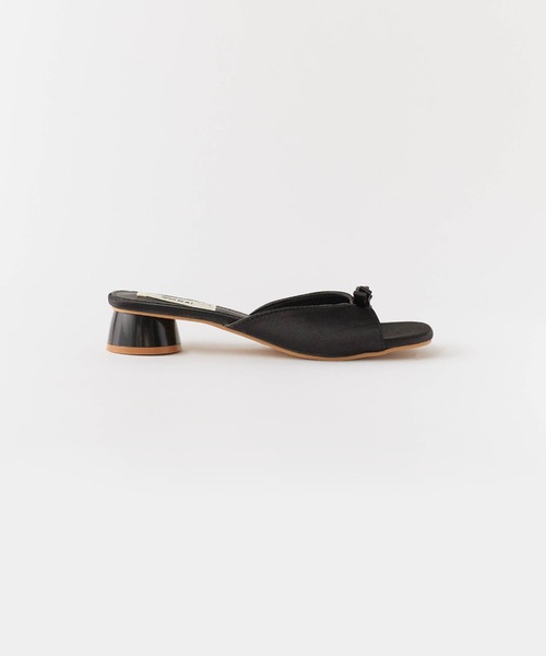 Chick(チック)の「Low-heeled sandals with ribbon / リボン付き ローヒールサンダル 秋物 秋服 2026年秋冬(サンダル・レディース・アイボリー/ブラック/シルバー・35/36/37/38)」の13枚目の写真
