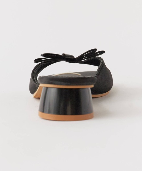 Chick(チック)の「Low-heeled sandals with ribbon / リボン付き ローヒールサンダル 秋物 秋服 2026年秋冬(サンダル・レディース・アイボリー/ブラック/シルバー・35/36/37/38)」の15枚目の写真