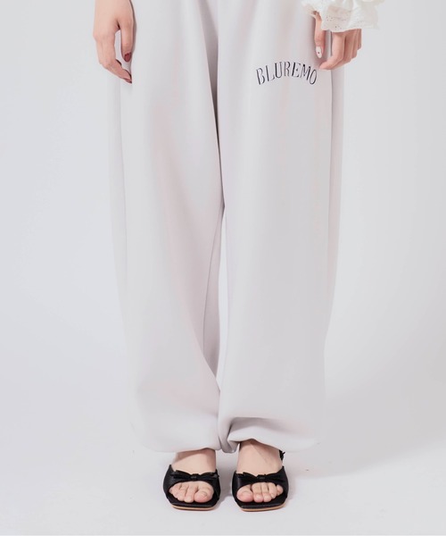 Chick(チック)の「Low-heeled sandals with ribbon / リボン付き ローヒールサンダル 秋物 秋服 2026年秋冬(サンダル・レディース・アイボリー/ブラック/シルバー・35/36/37/38)」の21枚目の写真