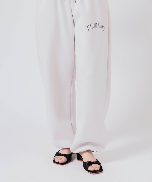 Chick(チック)の「Low-heeled sandals with ribbon / リボン付き ローヒールサンダル 秋物 秋服 2026年秋冬(サンダル・レディース・アイボリー/ブラック/シルバー・35/36/37/38)」の22枚目の写真