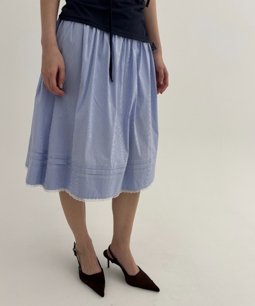 FUULLY STUDIO(フーリィーステューディオ)の「レースミディギャザースカート(スカート・レディース・ストライプ/ホワイト・FREE)」の14枚目の写真