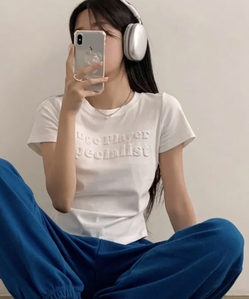 NANAHACHI(ナナハチ)の「エンボスロゴ コンパクトTシャツ(Tシャツ/カットソー・レディース・レッド/ホワイト/ブラック・FREE)」の14枚目の写真