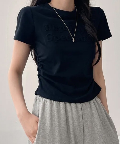NANAHACHI(ナナハチ)の「エンボスロゴ コンパクトTシャツ(Tシャツ/カットソー・レディース・レッド/ホワイト/ブラック・FREE)」の8枚目の写真