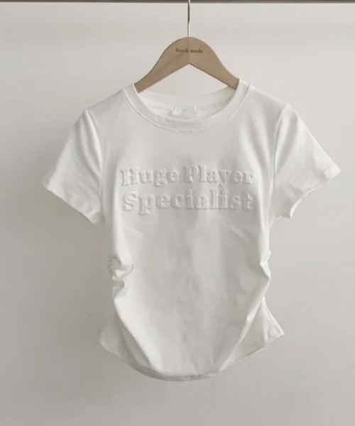 NANAHACHI(ナナハチ)の「エンボスロゴ コンパクトTシャツ(Tシャツ/カットソー・レディース・レッド/ホワイト/ブラック・FREE)」の7枚目の写真