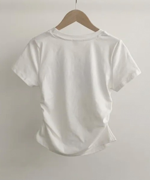 NANAHACHI(ナナハチ)の「エンボスロゴ コンパクトTシャツ(Tシャツ/カットソー・レディース・レッド/ホワイト/ブラック・FREE)」の6枚目の写真