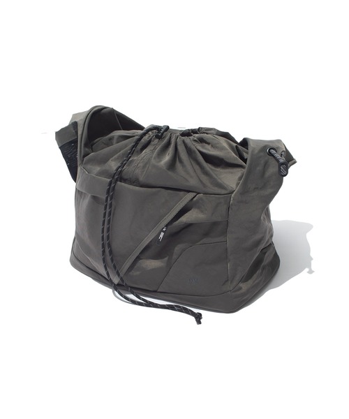 F/CE. (エフシーイー)の「F/CE. TEXTURED TWILL FUROSHIKI 2WAY SHOULDER / エフシーイー テクスチャードツイルフロシキツーウェイショルダー(ショルダーバッグ・メンズ・ブラック/チャコール・FREE)」の5枚目の写真