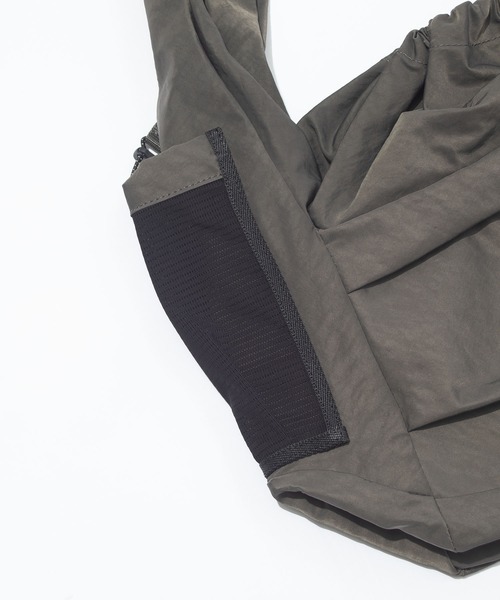 F/CE. (エフシーイー)の「F/CE. TEXTURED TWILL FUROSHIKI 2WAY SHOULDER / エフシーイー テクスチャードツイルフロシキツーウェイショルダー(ショルダーバッグ・メンズ・ブラック/チャコール・FREE)」の11枚目の写真