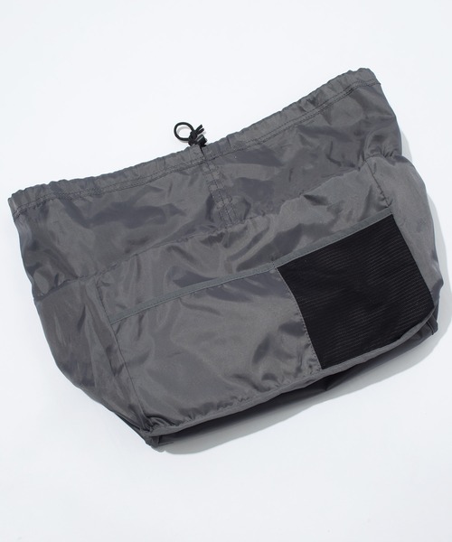 F/CE. (エフシーイー)の「F/CE. TEXTURED TWILL FUROSHIKI 2WAY SHOULDER / エフシーイー テクスチャードツイルフロシキツーウェイショルダー(ショルダーバッグ・メンズ・ブラック/チャコール・FREE)」の16枚目の写真