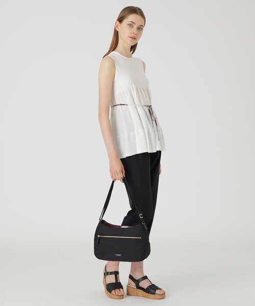 BLUE LABEL CRESTBRIDGE（ブルーレーベルクレストブリッジ）の「ナイロンワンショルダー（ショルダーバッグ・レディース・ダークネイビー/ブラック・FREE）」の4枚目の写真