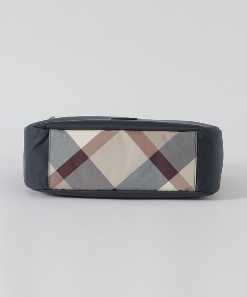 BLUE LABEL CRESTBRIDGE（ブルーレーベルクレストブリッジ）の「ナイロンワンショルダー（ショルダーバッグ・レディース・ダークネイビー/ブラック・FREE）」の15枚目の写真