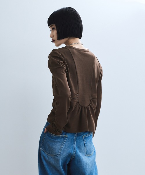 ADAM ET ROPE'（アダムエロペ）の「【WEB限定】バックペプラムカットソー（Tシャツ/カットソー・レディース・ブラック/キナリ/ダークブラウン・FREE）」の12枚目の写真