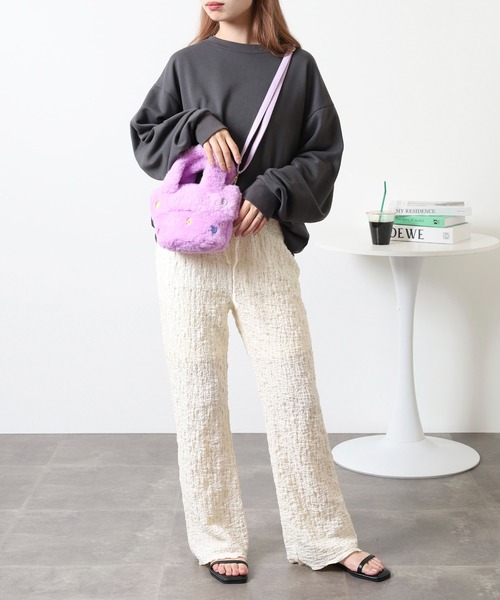 crossi（クロッシー）の「ボタンモチーフ付きフェイクファートートバッグ（トートバッグ・レディース・パープル/レッド/ベージュ・FREE）」の18枚目の写真