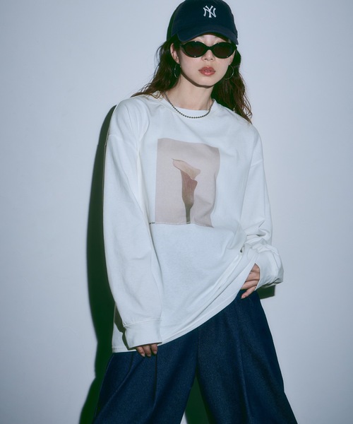 etoll.（エトル）の「フラワーフォトプリントロングTシャツ（Tシャツ/カットソー・レディース・ホワイト系1/ホワイト系2・FREE）」の3枚目の写真
