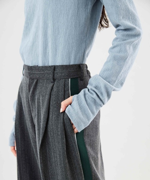 Muscat(マスカット)の「サイド配色ラインワイドパンツ(その他パンツ・レディース・チャコールグレー/ライトグレー/ブラウン・F)」の10枚目の写真