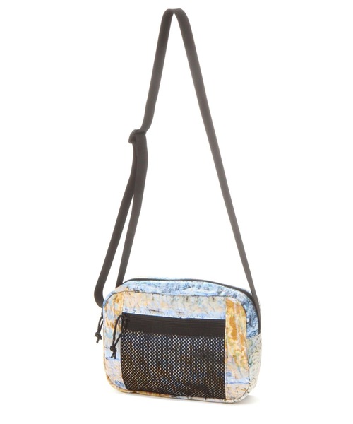 LAKOLE(ラコレ)の「【ラコレ アート】メッシュコンビショルダーバッグ / 586597(ショルダーバッグ・メンズ・ベージュ/ネイビー・FREE)」の1枚目の写真