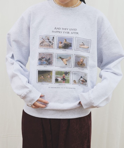 fig Ｌondon（フィグロンドン）の「The duck chronicles sweat（スウェット・レディース・アッシュグレー・LARGE/MEDIUM）」の3枚目の写真