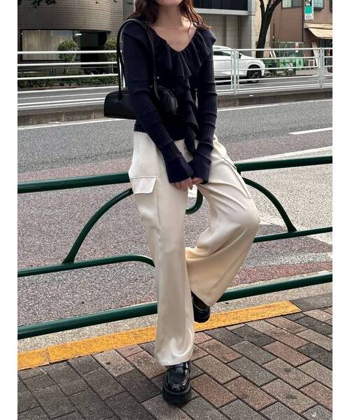 LAGUNAMOON（ラグナムーン）の「サテンカーゴワイドパンツ（カーゴパンツ・レディース・チャコールグレー/アイボリー・SMALL/MEDIUM）」の14枚目の写真