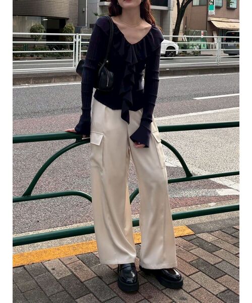LAGUNAMOON（ラグナムーン）の「サテンカーゴワイドパンツ（カーゴパンツ・レディース・チャコールグレー/アイボリー・SMALL/MEDIUM）」の15枚目の写真