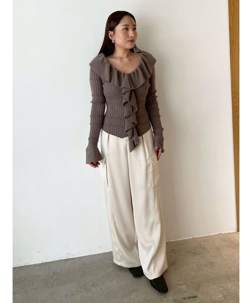 LAGUNAMOON（ラグナムーン）の「サテンカーゴワイドパンツ（カーゴパンツ・レディース・チャコールグレー/アイボリー・SMALL/MEDIUM）」の18枚目の写真