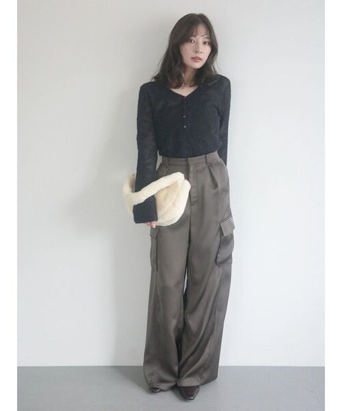 LAGUNAMOON（ラグナムーン）の「サテンカーゴワイドパンツ（カーゴパンツ・レディース・チャコールグレー/アイボリー・SMALL/MEDIUM）」の22枚目の写真