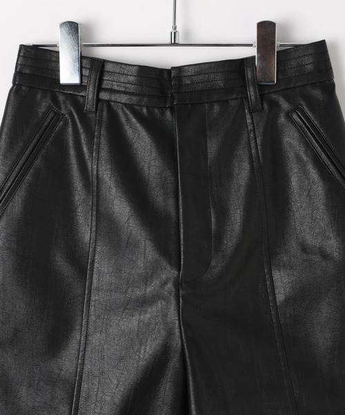 PAGEBOY(ページボーイ)の「フェイクレザーショートパンツ(その他パンツ・レディース・ブラウン/ブラック・FREE)」の5枚目の写真