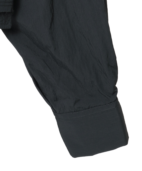 CONVERSE TOKYO(コンバーストウキョウ)の「【HL】EDGE CUT CROPPED SHIRT(シャツ/ブラウス・レディース・サックスブルー/ブラック/ホワイト/カーキ・FREE)」の5枚目の写真