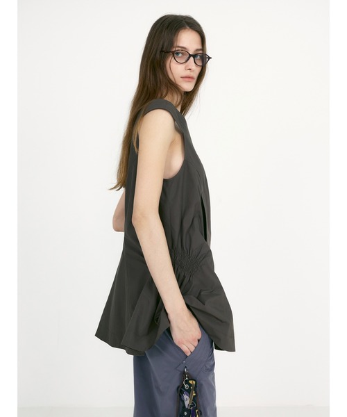 LOW CLASSIC(ロウ クラシック)の「OFF-SHOULDER SHIRRED BLOUSE TOP(シャツ/ブラウス・レディース・カーキ・S)」の9枚目の写真