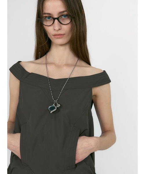 LOW CLASSIC(ロウ クラシック)の「OFF-SHOULDER SHIRRED BLOUSE TOP(シャツ/ブラウス・レディース・カーキ・S)」の10枚目の写真