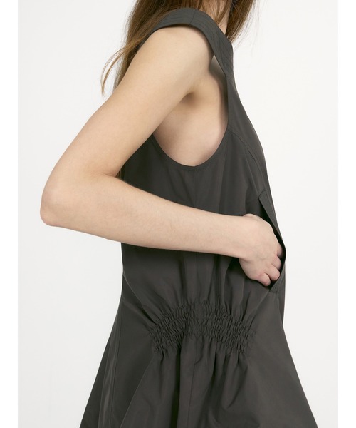 LOW CLASSIC(ロウ クラシック)の「OFF-SHOULDER SHIRRED BLOUSE TOP(シャツ/ブラウス・レディース・カーキ・S)」の11枚目の写真